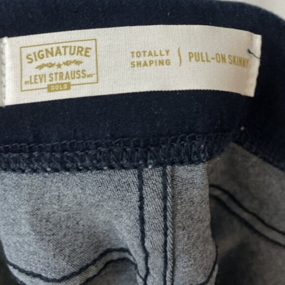 Signature by Levi Strauss Gold Women's Pull On Skinny Jeans Stretch 28L W39 L32 - Picture 10 of 11